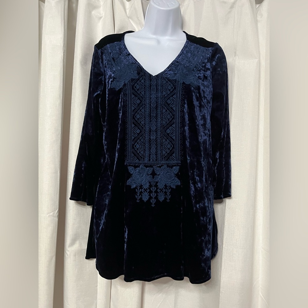 Elegant Black Velvet Women's Top